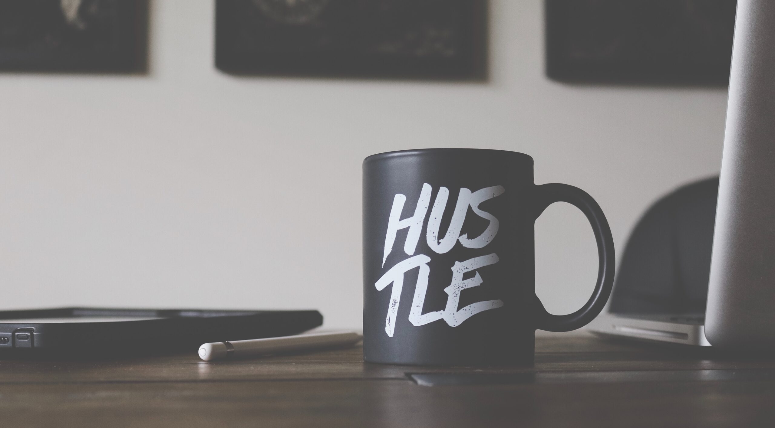 How to Balance Your Side Hustle Gig With a 9-5